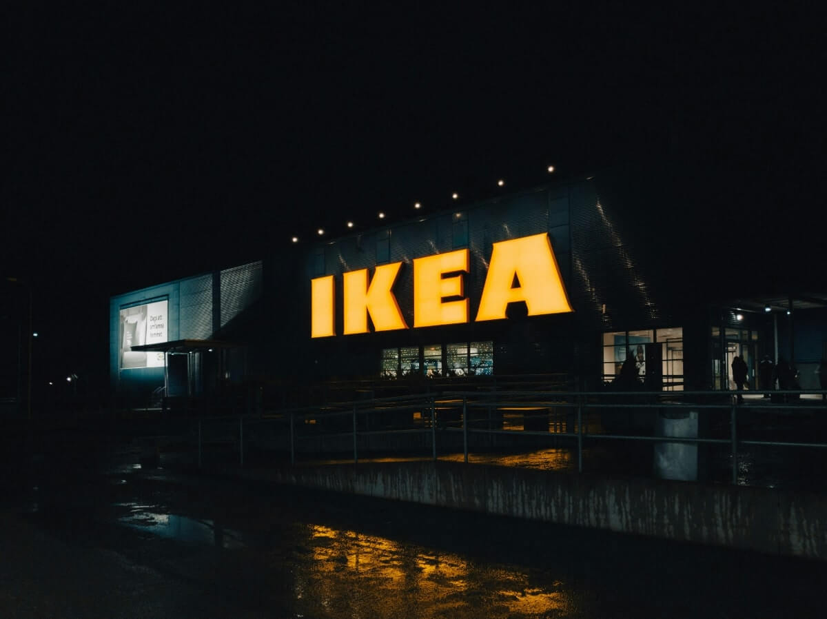夜のIKEA