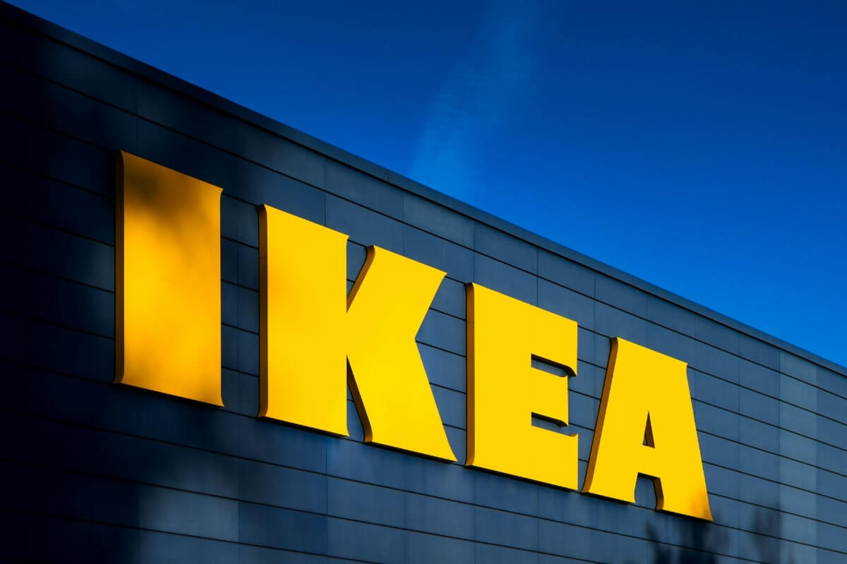 IKEAの看板 近影